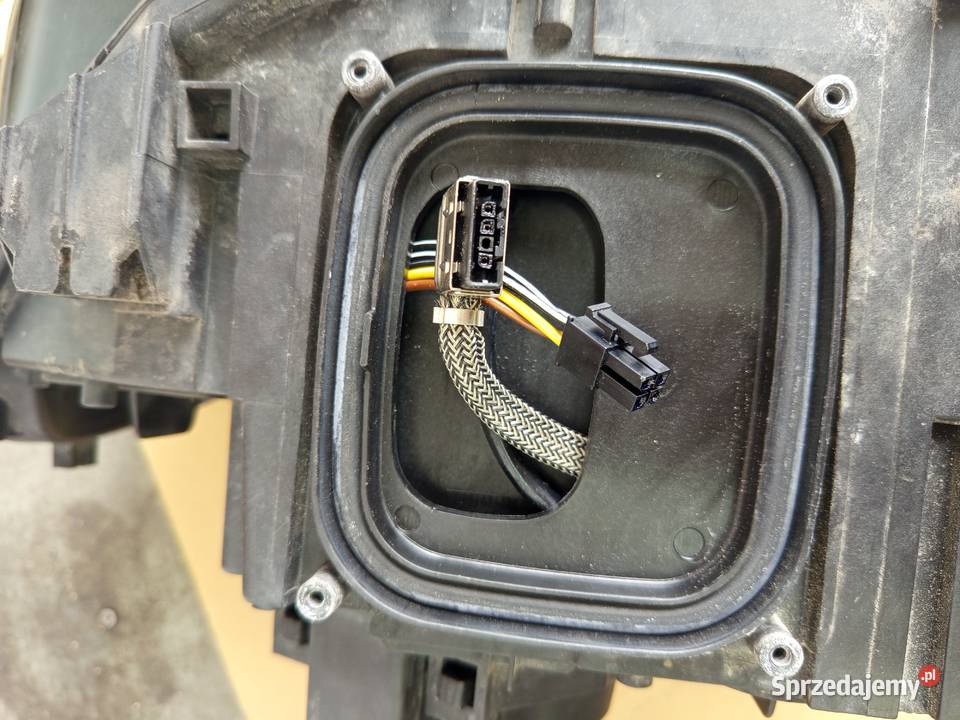 Reflektor prawy BMW X3 e83 Xenon lift Lampy przednie Motoryzacja Rzeszów