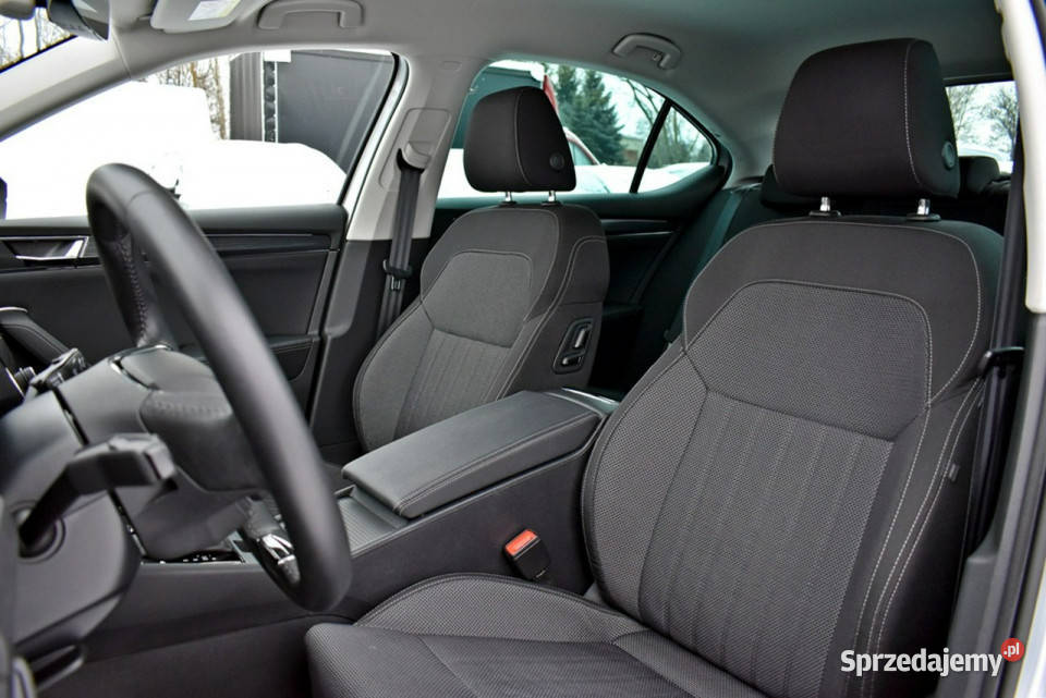 koda Superb Bezwypadkowy Salon Polska Serwis ASO srebrny Łódź