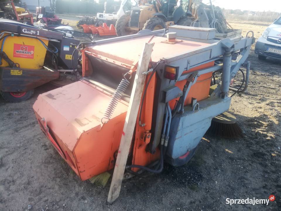 Zamiatarka ciągnionazamiatanie Ciągniki