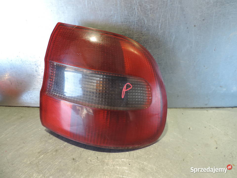 VOLVO V40 I LAMPA PRAWY TYŁ Rok produkcji 1999 Nowy Sącz sprzedam