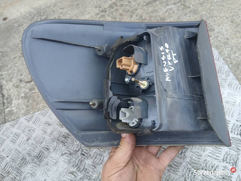 Lampa prawa tylna Toyota Avensis Verso 0103r Radłów