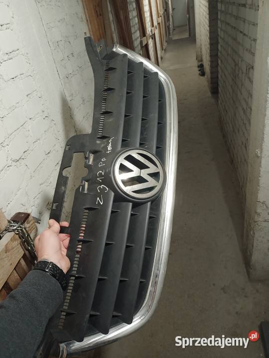 Atrapa chłodnicy Volkswagen Touran osobowe Bydgoszcz