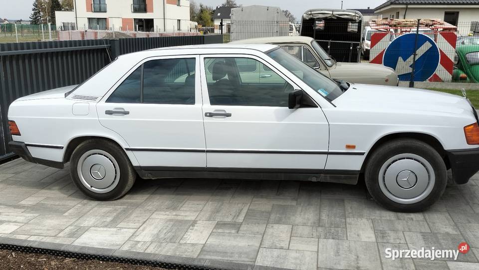 Mercedes W201 190e 5 bieg wąska listwa bez rdzy 4/5 Kostrzyn sprzedam