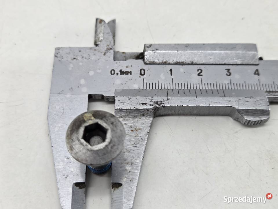 SUZUKI GSXS 750 1723 ŚRUBY ŚRUBKI TARCZY Janowice