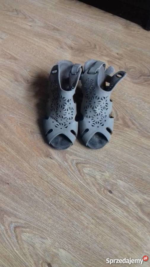 Sandały na obcasie 37 Sandały i klapki warmińsko-mazurskie Iława