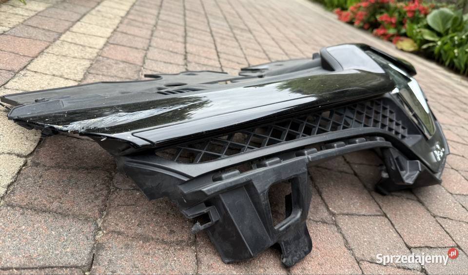 Atrapa grill zderzaka clio IV rs uszkodzona Turek