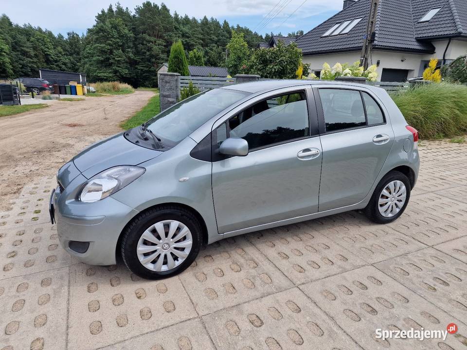 Toyota Yaris II LIFT 13SalonPlbez korozji Rok produkcji 2011 Yaris Niestępowo sprzedam