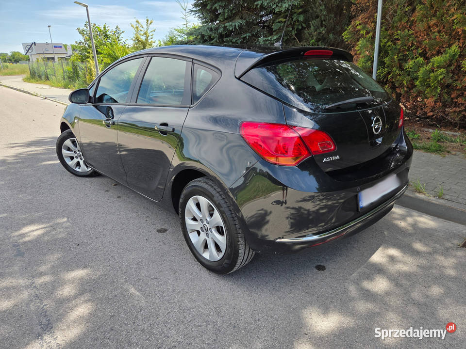 Opel Astra LIFT Benzyna Hatchback Klima Alu Rok produkcji 2013 Zamość