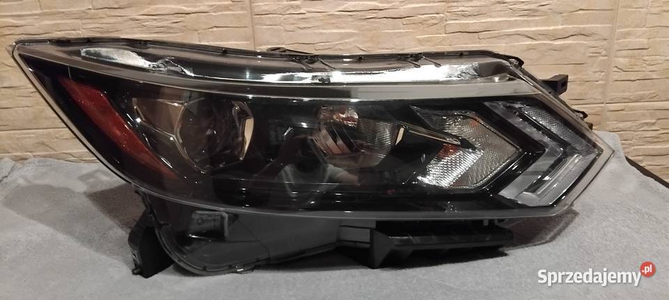 Lampa prawa przód Nissan Qashqai J11 rogue