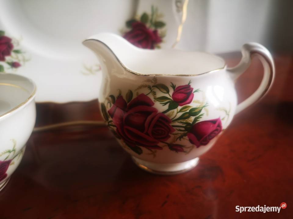 Biała porcelana z bordową różą Colclough Made in Gdańsk