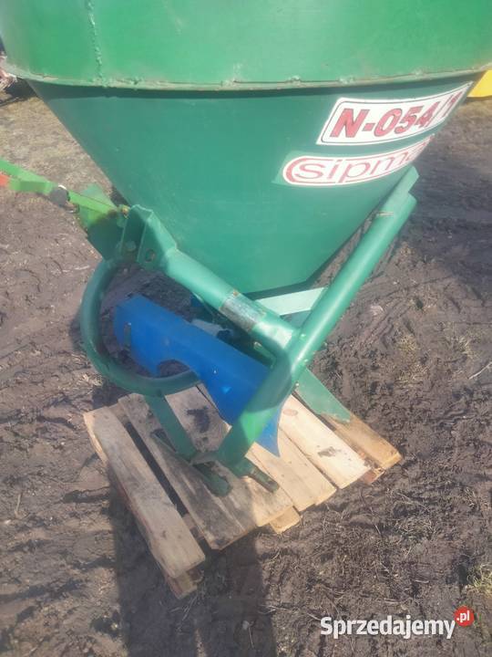 Rozsiewacz nawozu lejek sipma lubelskie Rejowiec Fabryczny