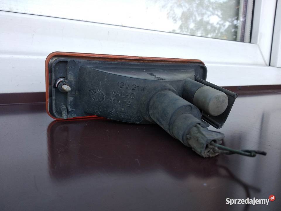 Ford Maverick I Nissan Terrano II kierunkowskaz osobowe Sieradz