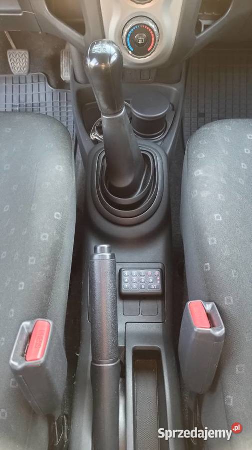Sprzedam Toyotę Yaris z 2006 r 10 benzyna 184000