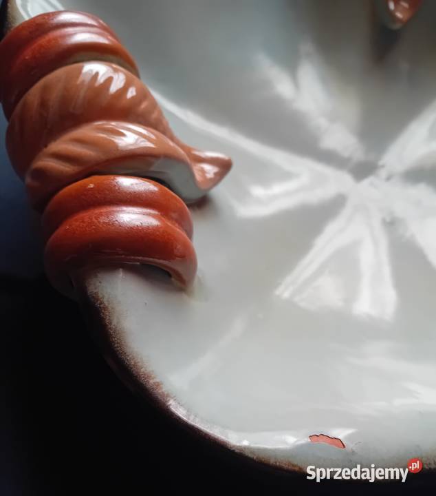 Secesyjna ceramiczna patera na 3 nogach zdobiona Koźminek