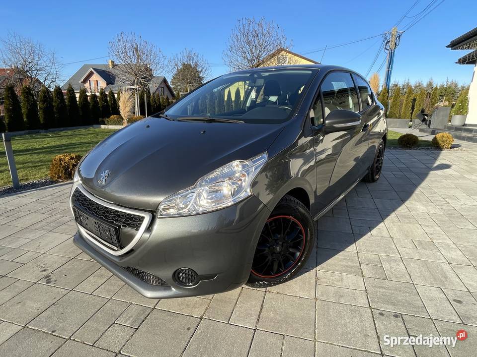 Peugeot 208 ekonomiczna benzyna światła LED