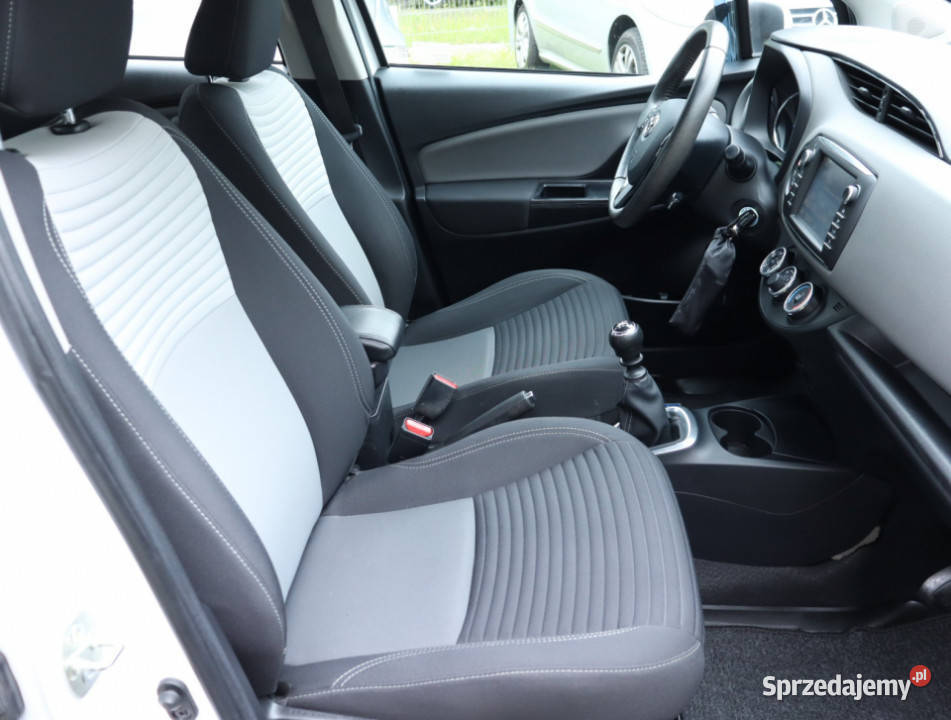 Toyota Yaris 15 Dual VVTi asystent pasa ruchu Samochody osobowe Piaseczno