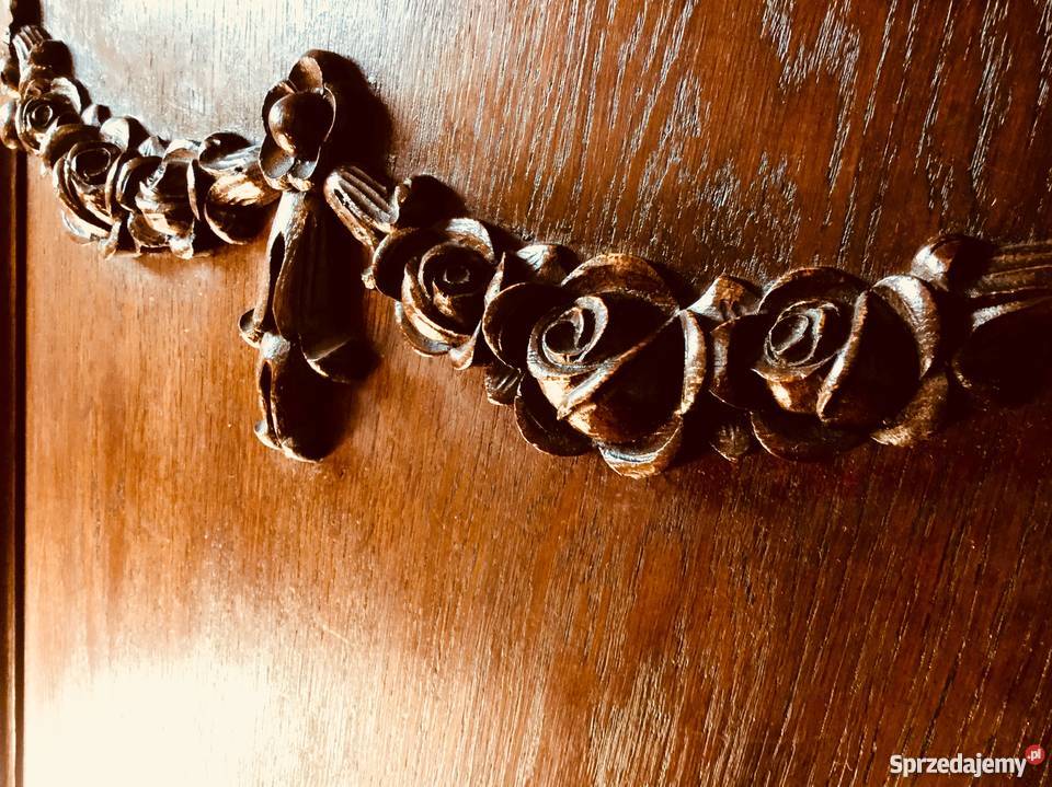 kredens dębowy z lat 30 pochodzący z Opola Stan Strzeleczki