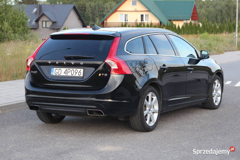 Volvo V60 lift 2016 20 turbo benzyna 245 automat czarny