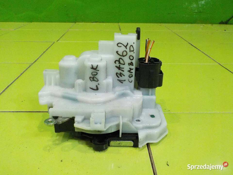 OPEL COMBO D 16r zamek drzwi bocznych tyl Suków