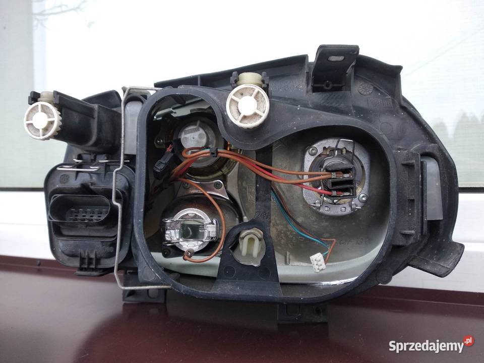 VW Golf IV 4 lampa przednia prawa reflektor