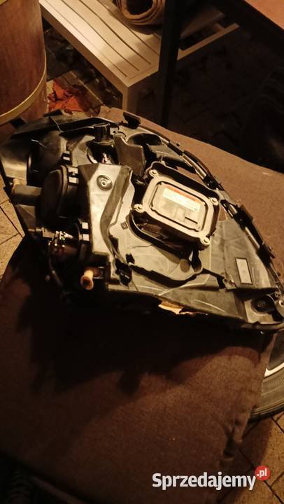 Uszkodzona lampa przednia prawa Corvette C6 Rok produkcji 2006 Rzeszów