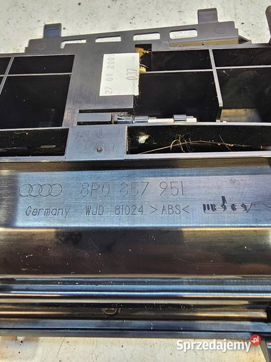 POPIELNICZKA PRZÓD AUDI A3 8P LIFT 8P0857951