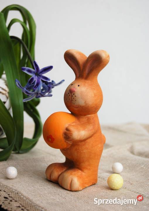 Zając wielkanocny z pisanką figurka ceramika Lublin