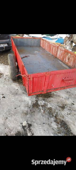 Przyczepa do traktora z kiprem samowolnym