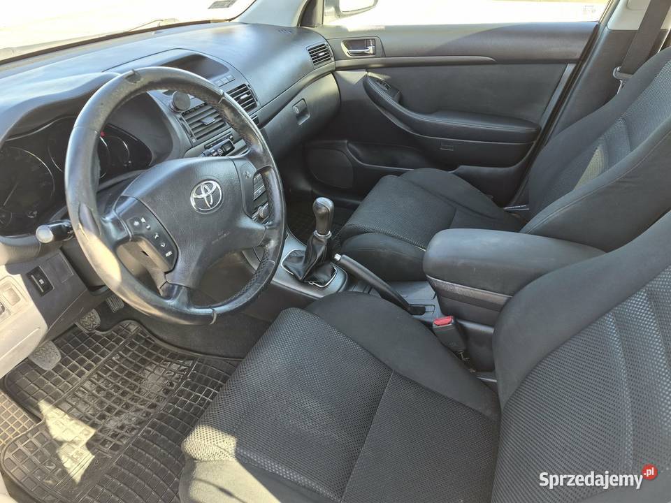 TOYOTA AVENSIS sprawna z hakiem sprzedam