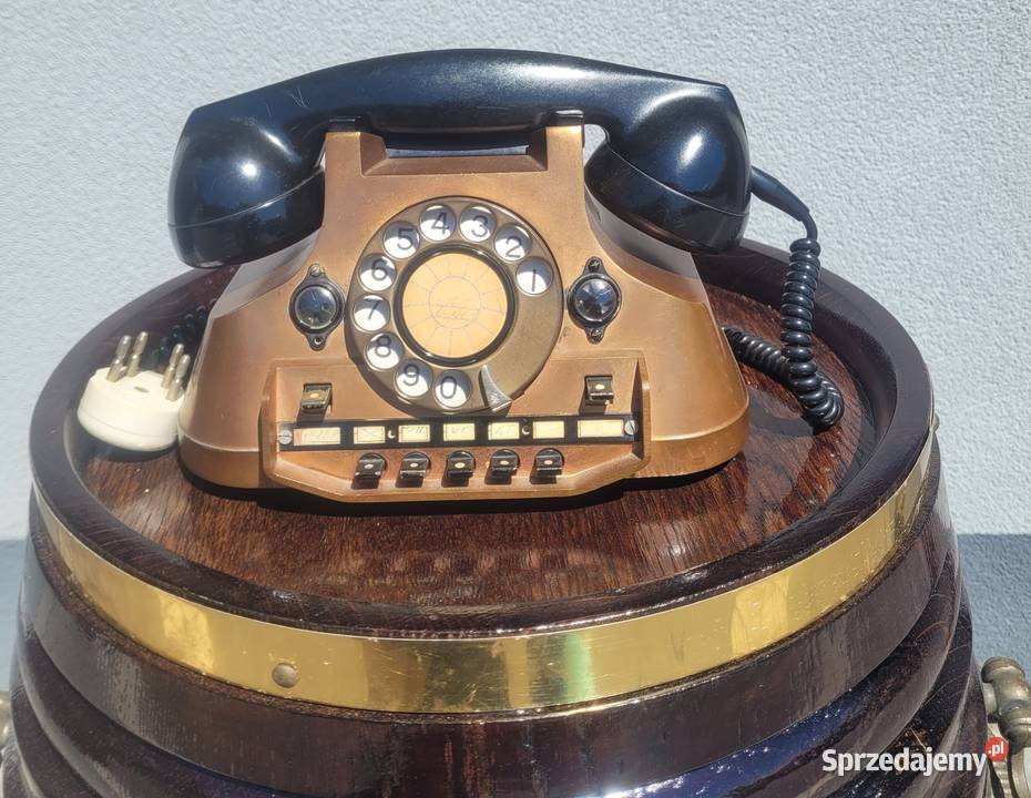 Zabytkowy aparat stacjonarny telefon z tarczą
