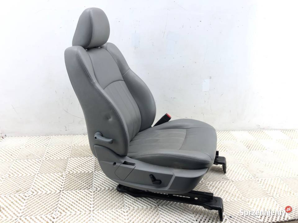 FOTEL PRAWY PRZÓD CHRYSLER 300C SedanLimuzyna