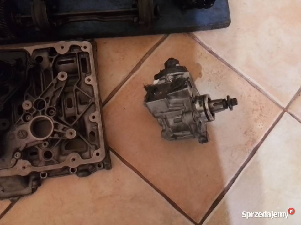 Mercedes w213w205 czesci silnika osobowe Głowice cylindrów Piła sprzedam