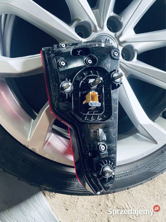 Lampa prawy Audi A4 B9 tył sedan full led matrix Połajewko