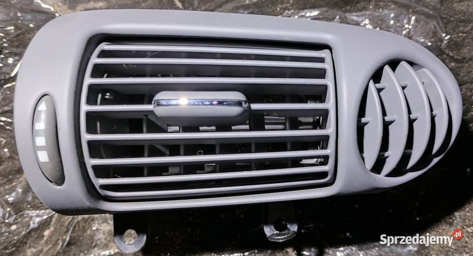 Mercedes Cklasa W203 20 129 kratka nawiewu prawa Kratki nawiewu Jelenia Góra sprzedam