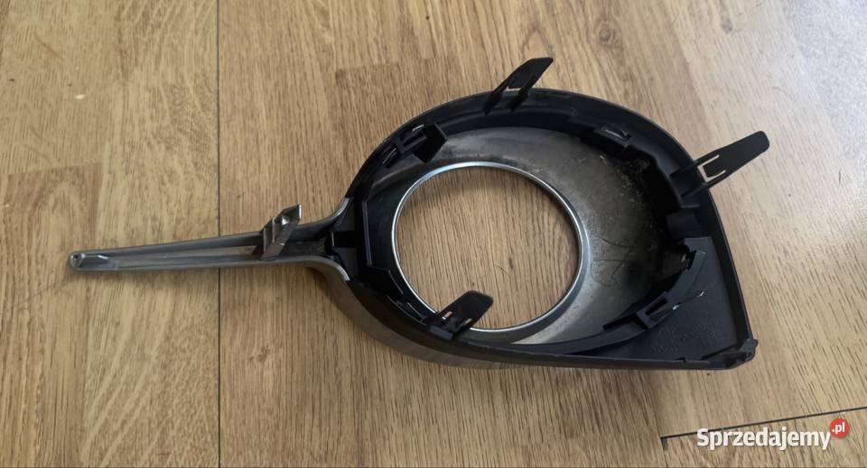 TOYOTA RAV IV 2022r RAMKA OPRAWKA HALOGENU LEWA Sosnowiec