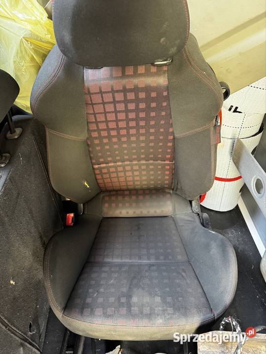Fotele kanapa mitsubishi colt czt 15 turbo Rok produkcji 2005 Poznań