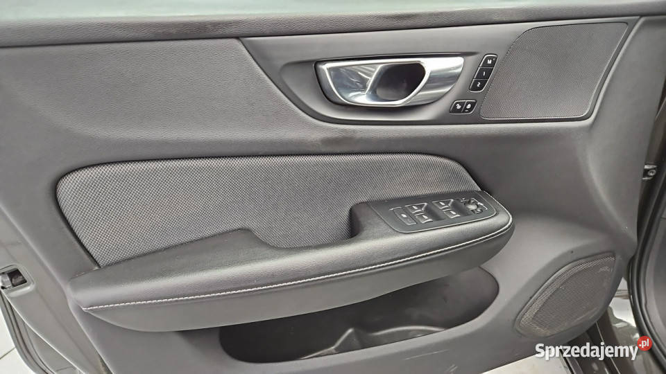 Volvo V60 B4 D Plus Dark aut Z Polskiego Salonu lakier metallic mazowieckie Warszawa