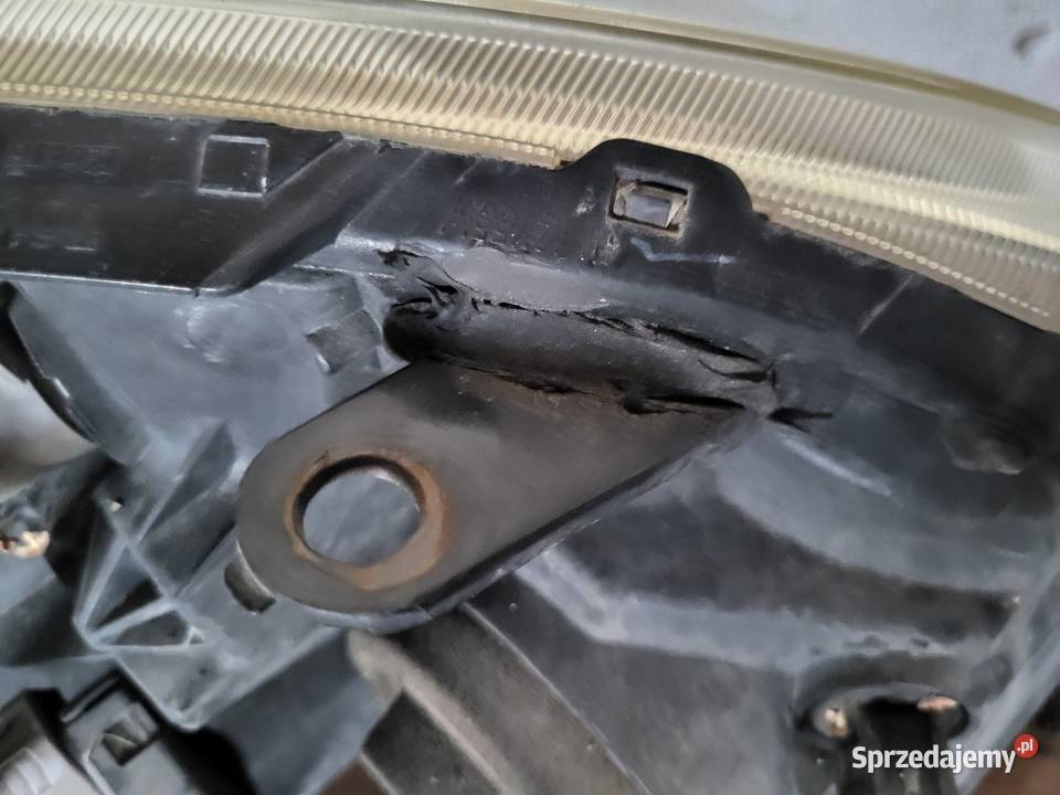 Lampa lewa przód xenon toyota Avensis t25 lift osobowe Pułtusk