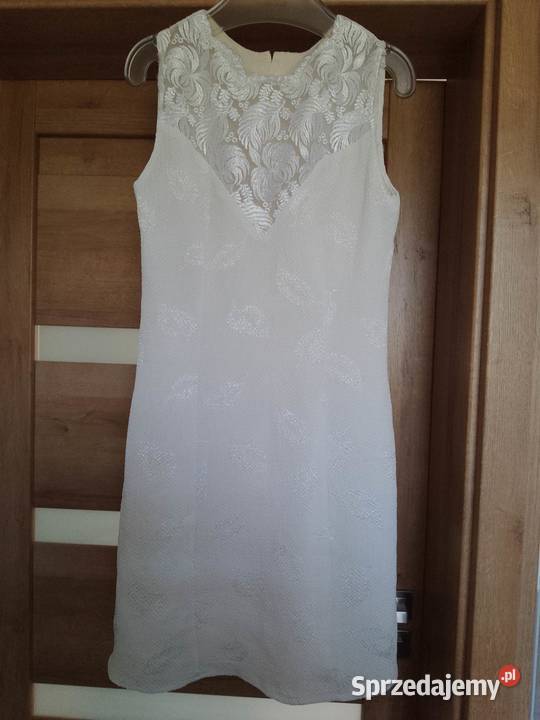 Śliczna biała sukienka sprzedam