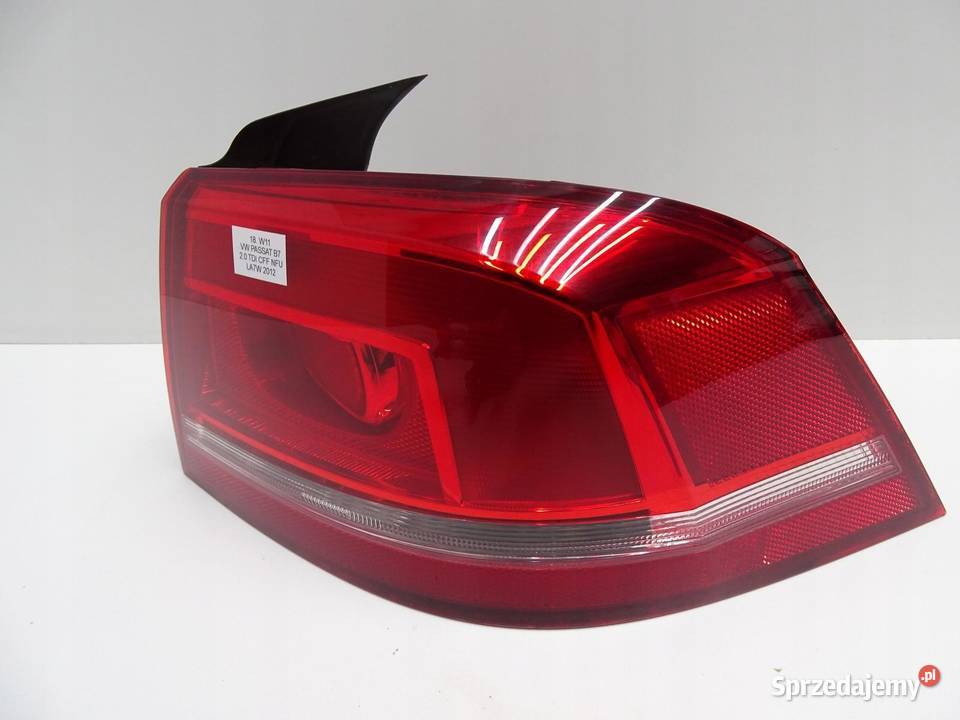 LAMPA PRAWY TYŁ PRAWA TYLNA 3AE945096F VW PASSAT Lampy przednie sprzedam