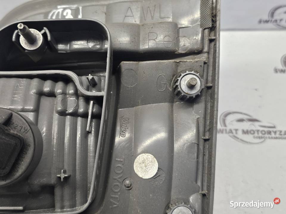 TOYOTA AVENSIS T27 III 10r lampa lewa tył w Kielce