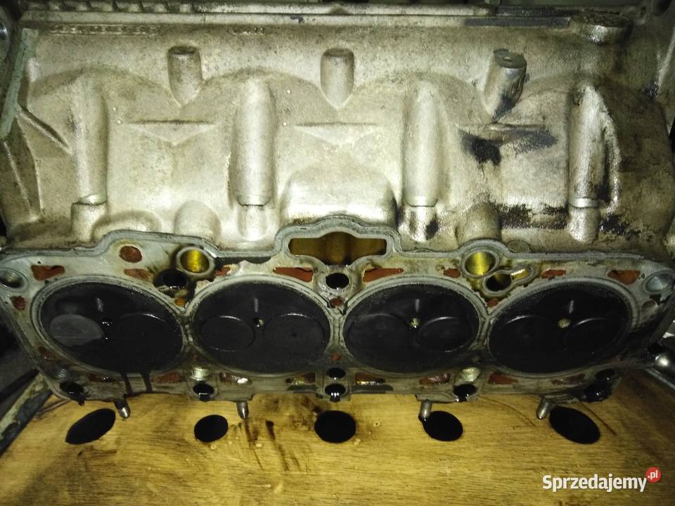 Głowica zawory VW 19 TDI 038103373R Silniki i osprzęt Lubin