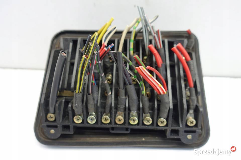 Mercedes W123 Coupe 26 B SKRZYNKA BEZPIECZNIKÓW osobowe Rudka