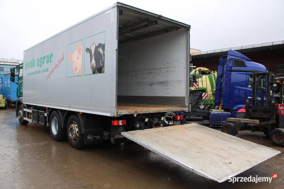 Mercedes 2545 kontener z winda do palet Kontenery Warszawa