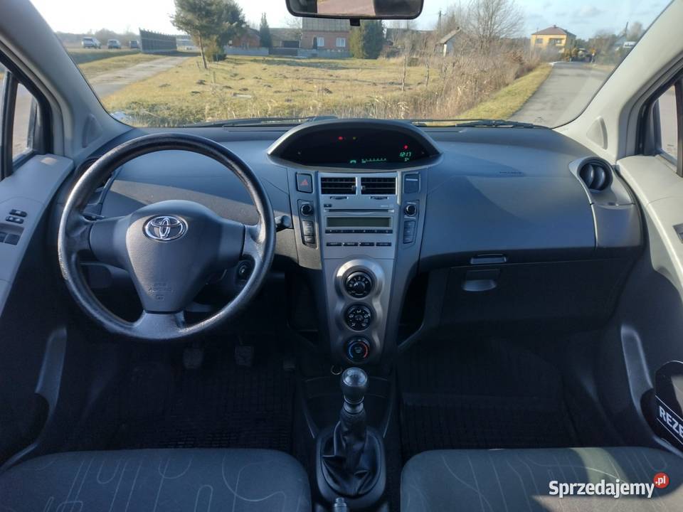 Toyota Yaris 13 benz bezwypadkowa bezawaryjnabez podkarpackie Stalowa Wola