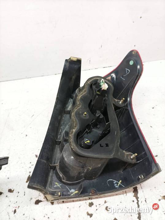 LAMPA TYŁ LEWA KOMBI T25 Toyota Avensis II sprzedam