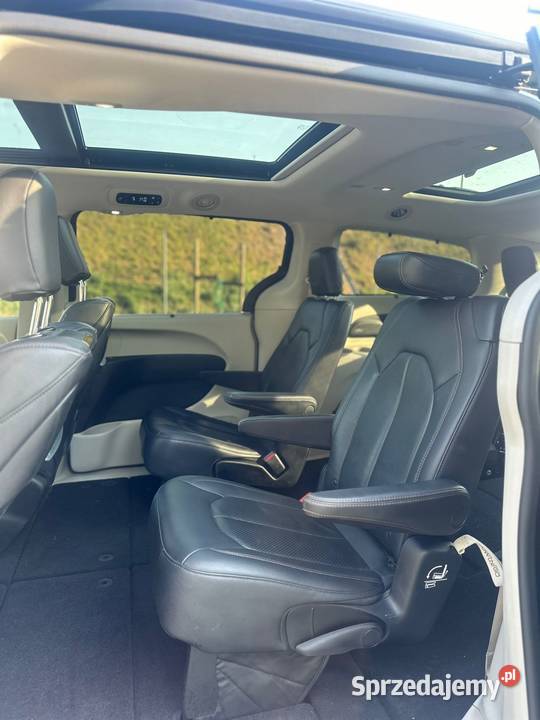 Chrysler Pacifica 2017 7 os dach monitory 130 Motoryzacja Kałuszyn