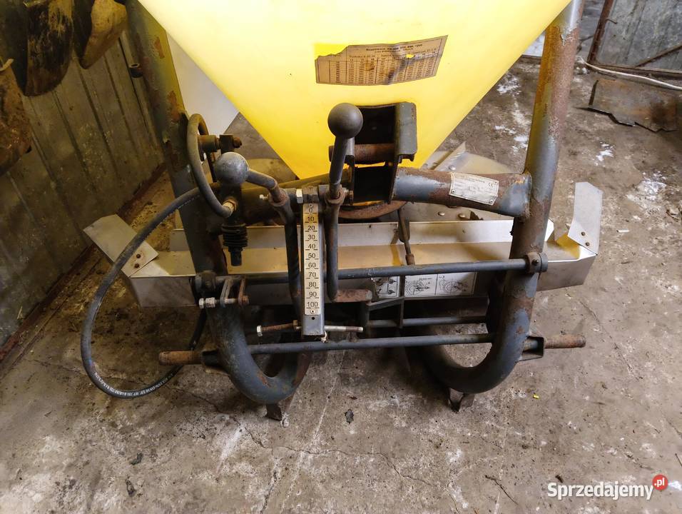 Rozsiewacz nawozu nieuszkodzony Czerce