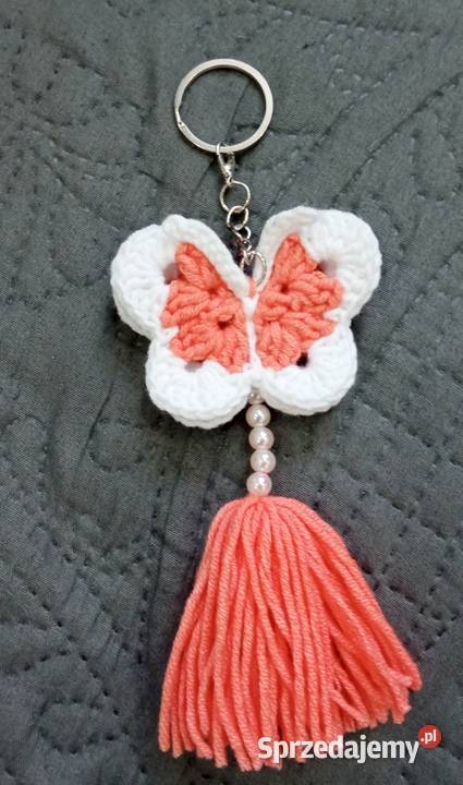 Motyl wykonany na szydełku brelok do kluczy Łask