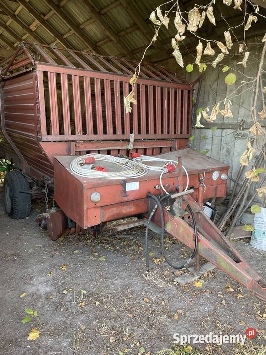 Przyczepa samozbierająca do siana polska Kunów Radwanów-Kolonia